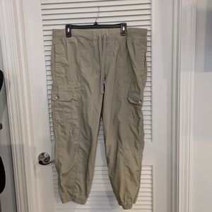 DKNY Women's Cargo Capris - Tan Size L